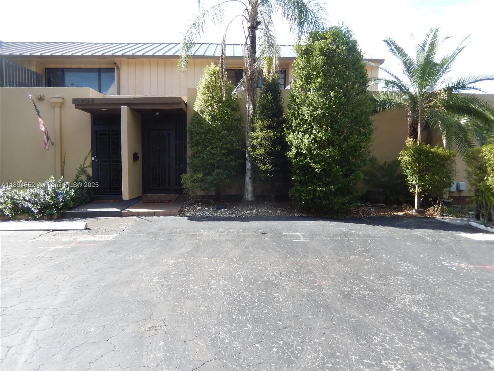 16000 Kilmarnock Dr