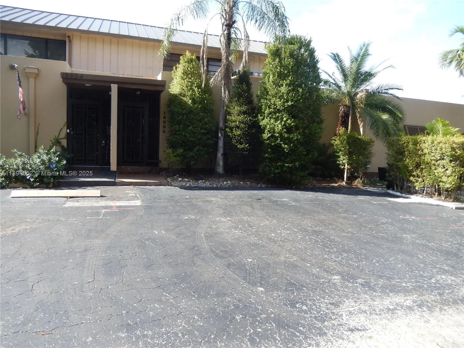 16000 Kilmarnock Dr