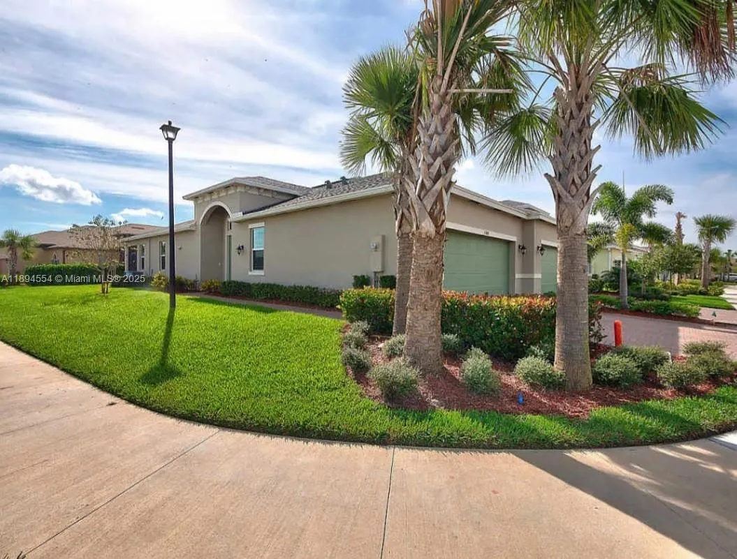11484 SW Lake Park Dr
