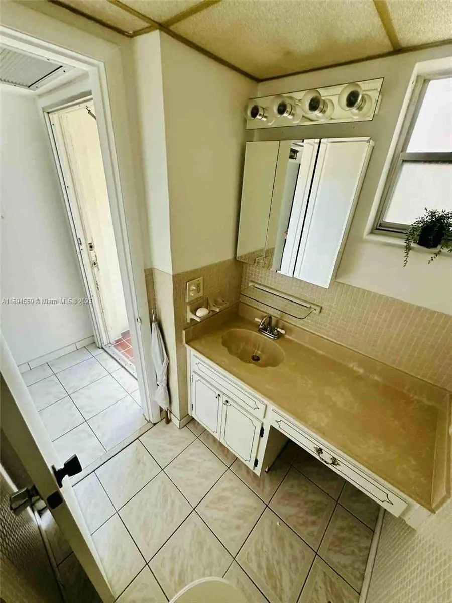 215 SE 3rd Ave, #404A