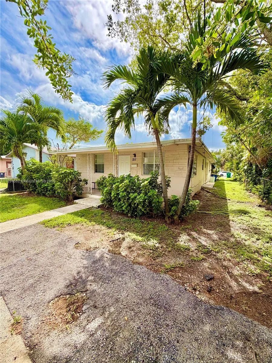211 Stirling Rd, #1