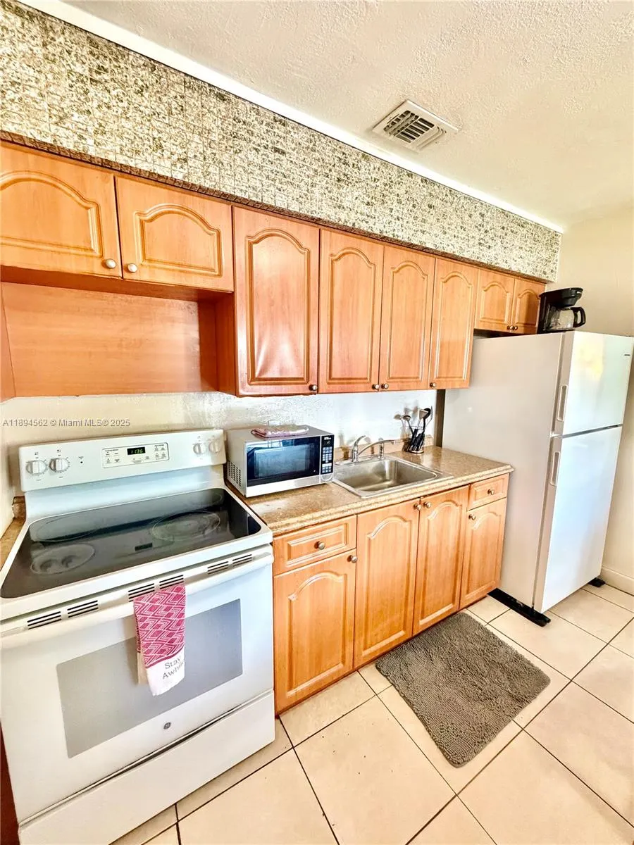 211 Stirling Rd, #1