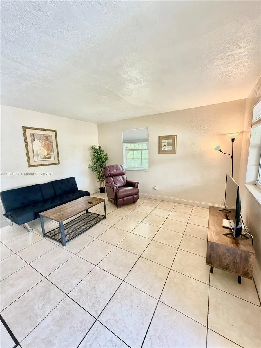 211 Stirling Rd, #1