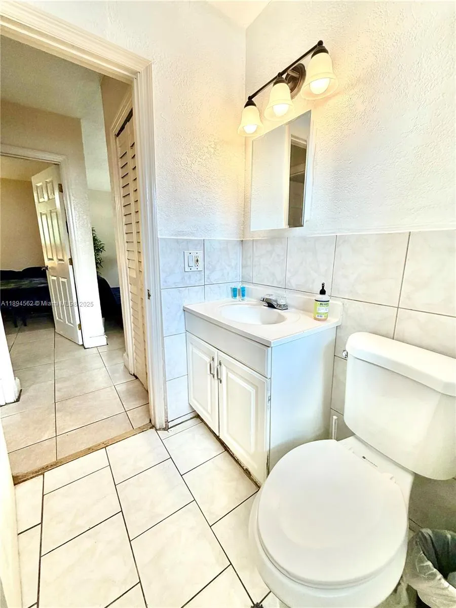 211 Stirling Rd, #1