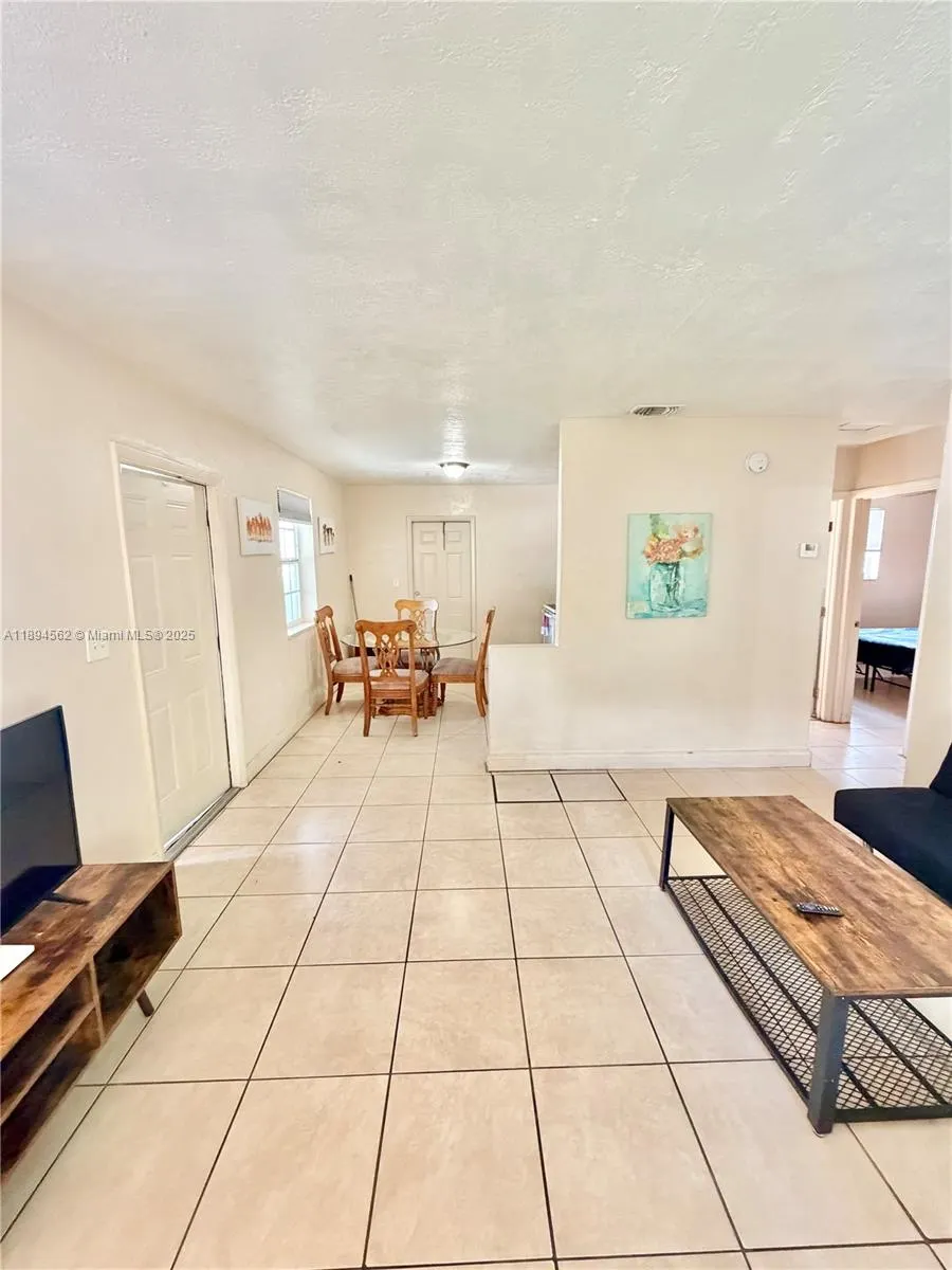 211 Stirling Rd, #1