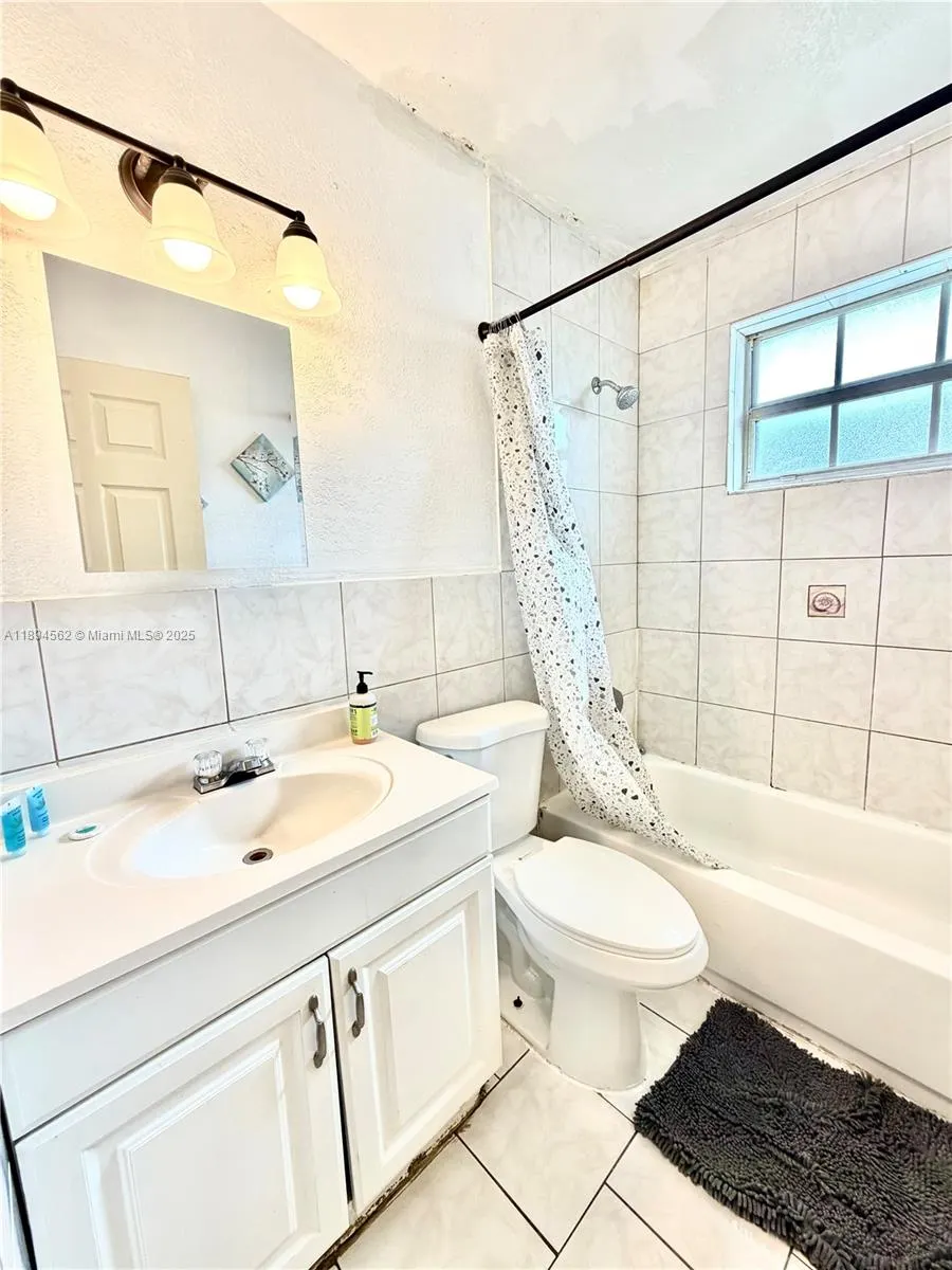 211 Stirling Rd, #1