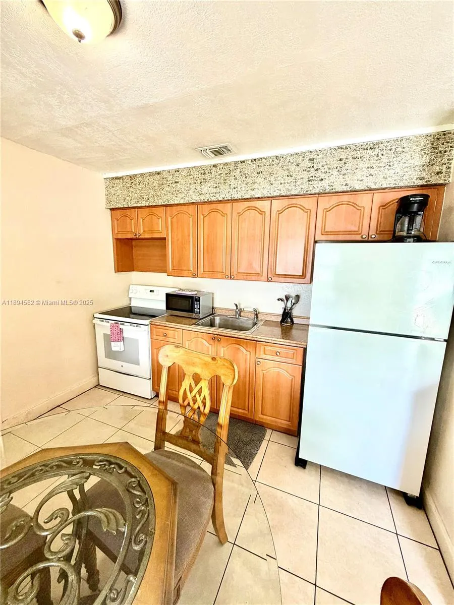 211 Stirling Rd, #1