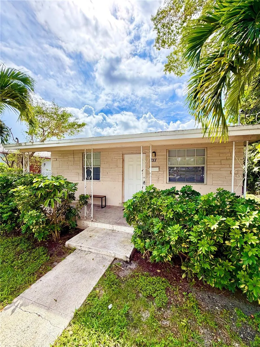 211 Stirling Rd, #1