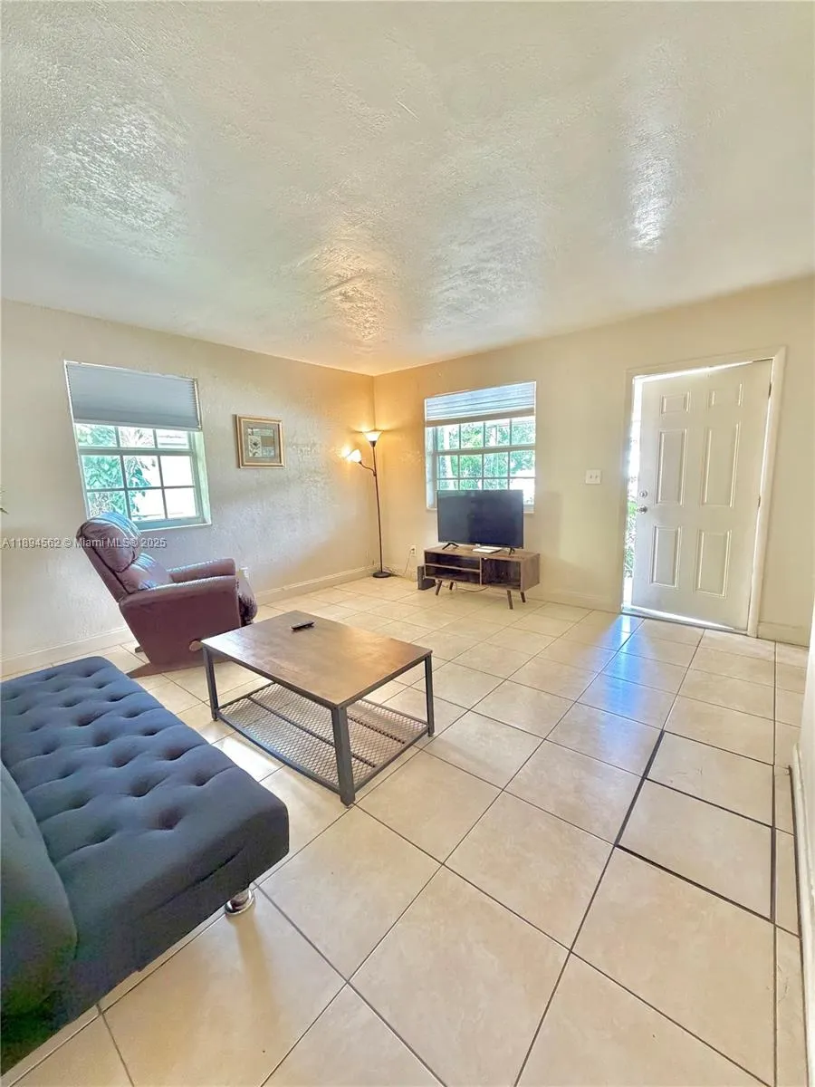 211 Stirling Rd, #1