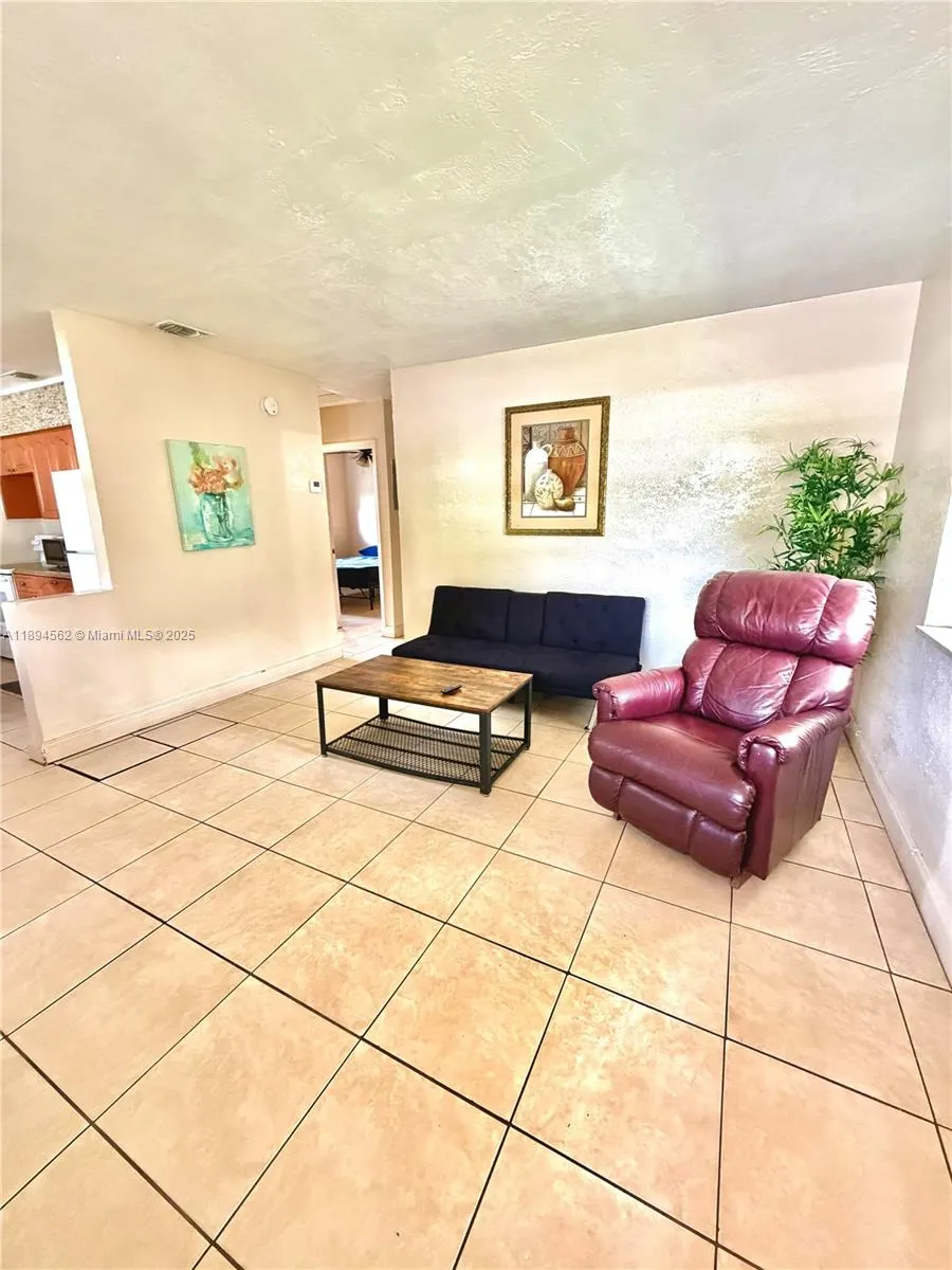 211 Stirling Rd, #1