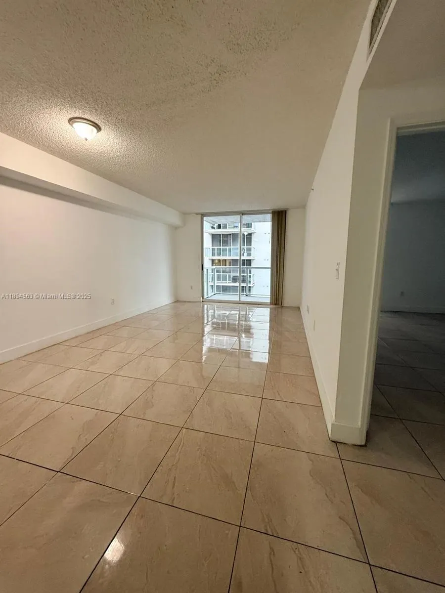 5091 NW 7th St, #1009