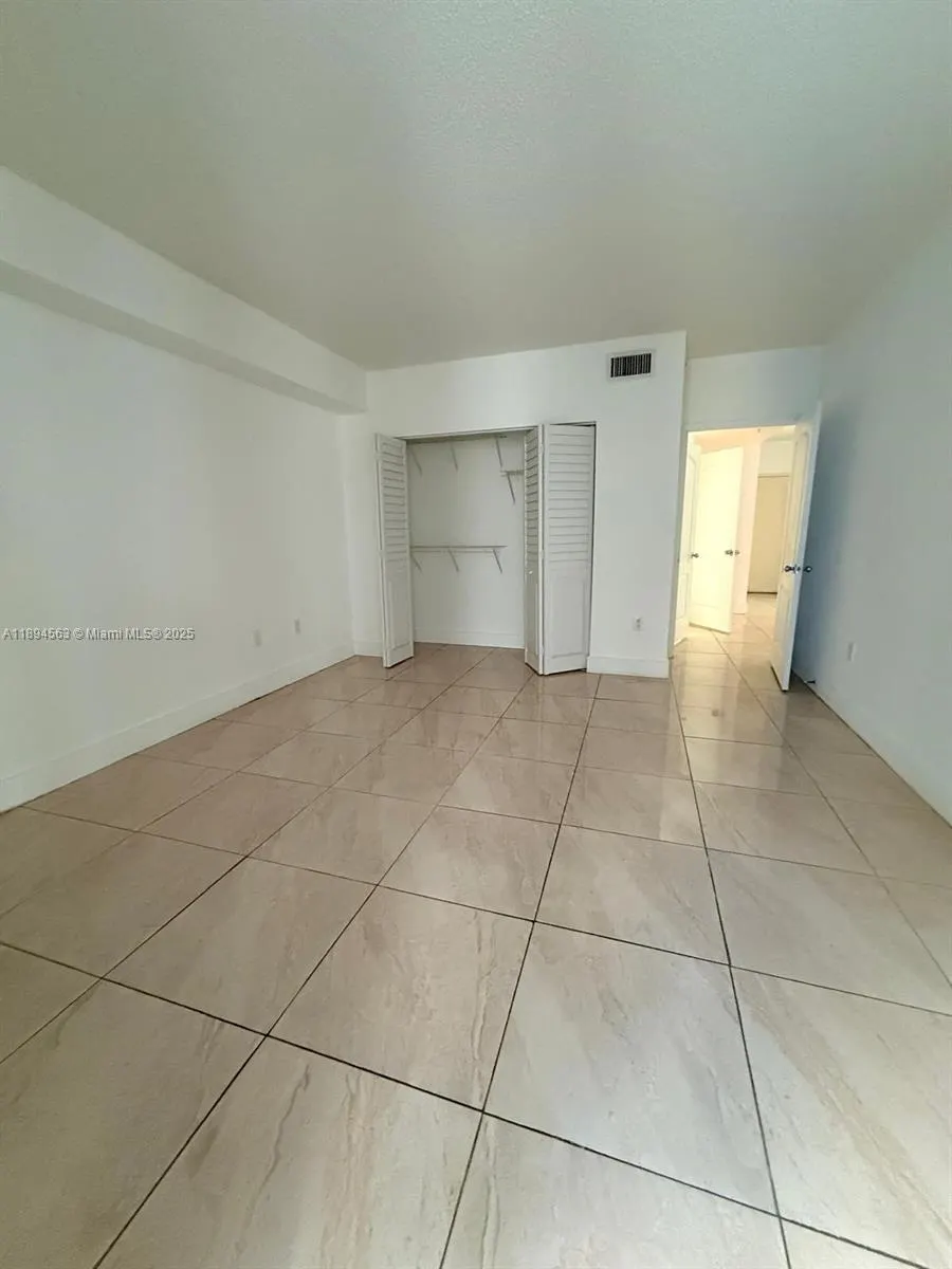 5091 NW 7th St, #1009