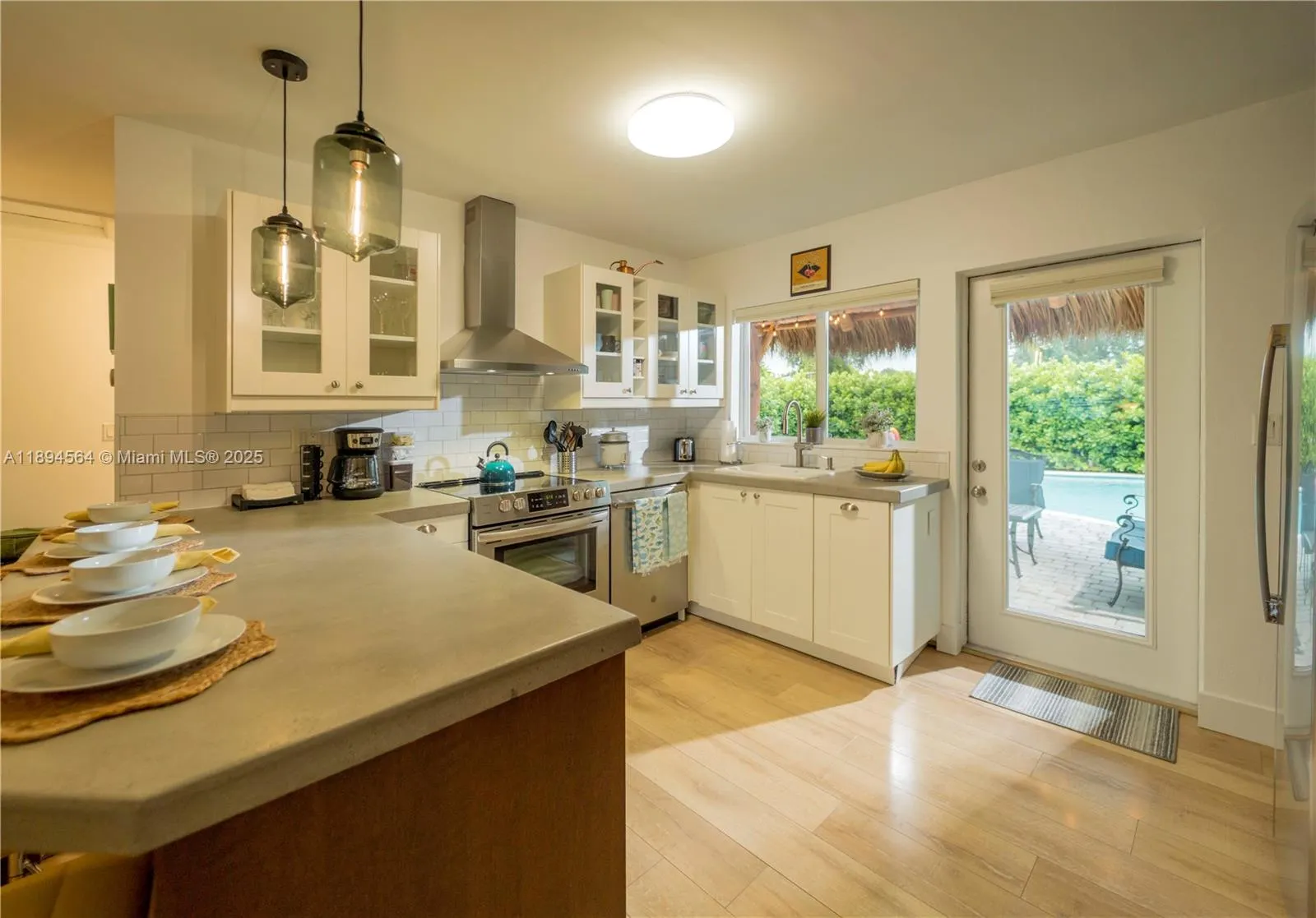 269 SE 8th Ave