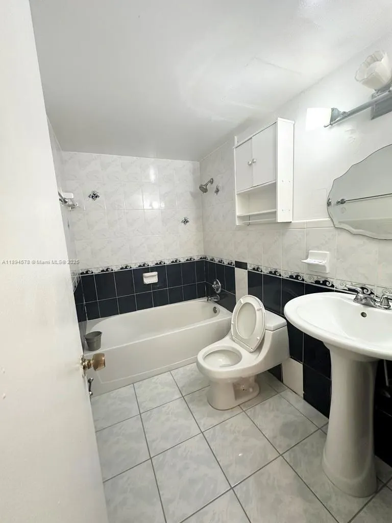 5050 NW 7th St, #411