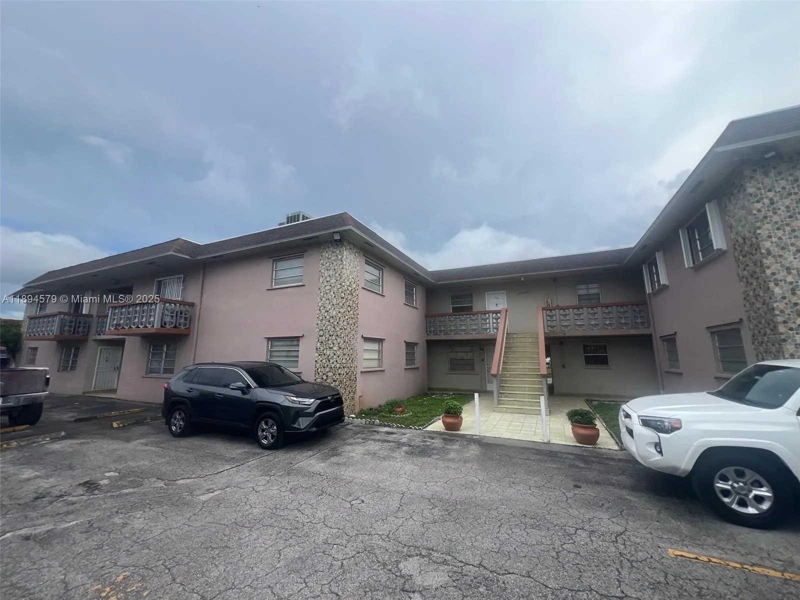 1250 W 26th Pl, #208