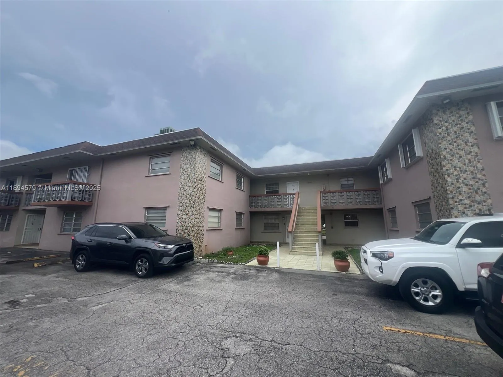 1250 W 26th Pl, #208