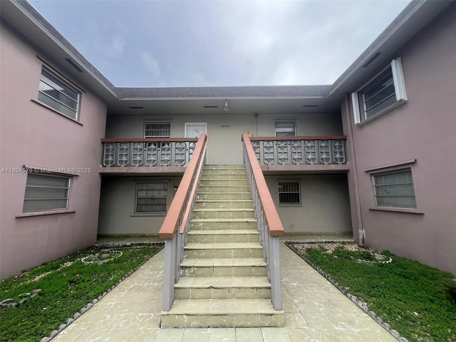 1250 W 26th Pl, #208