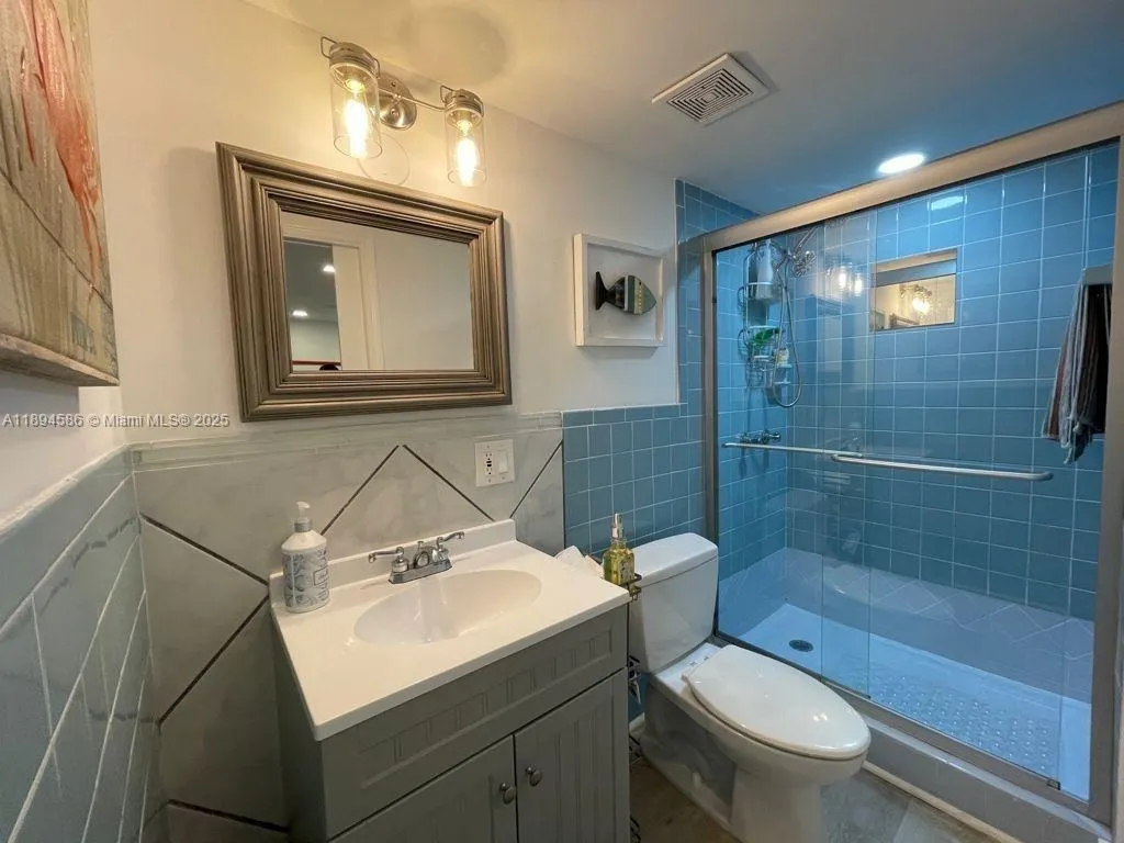 3944 NE 167th St, #107