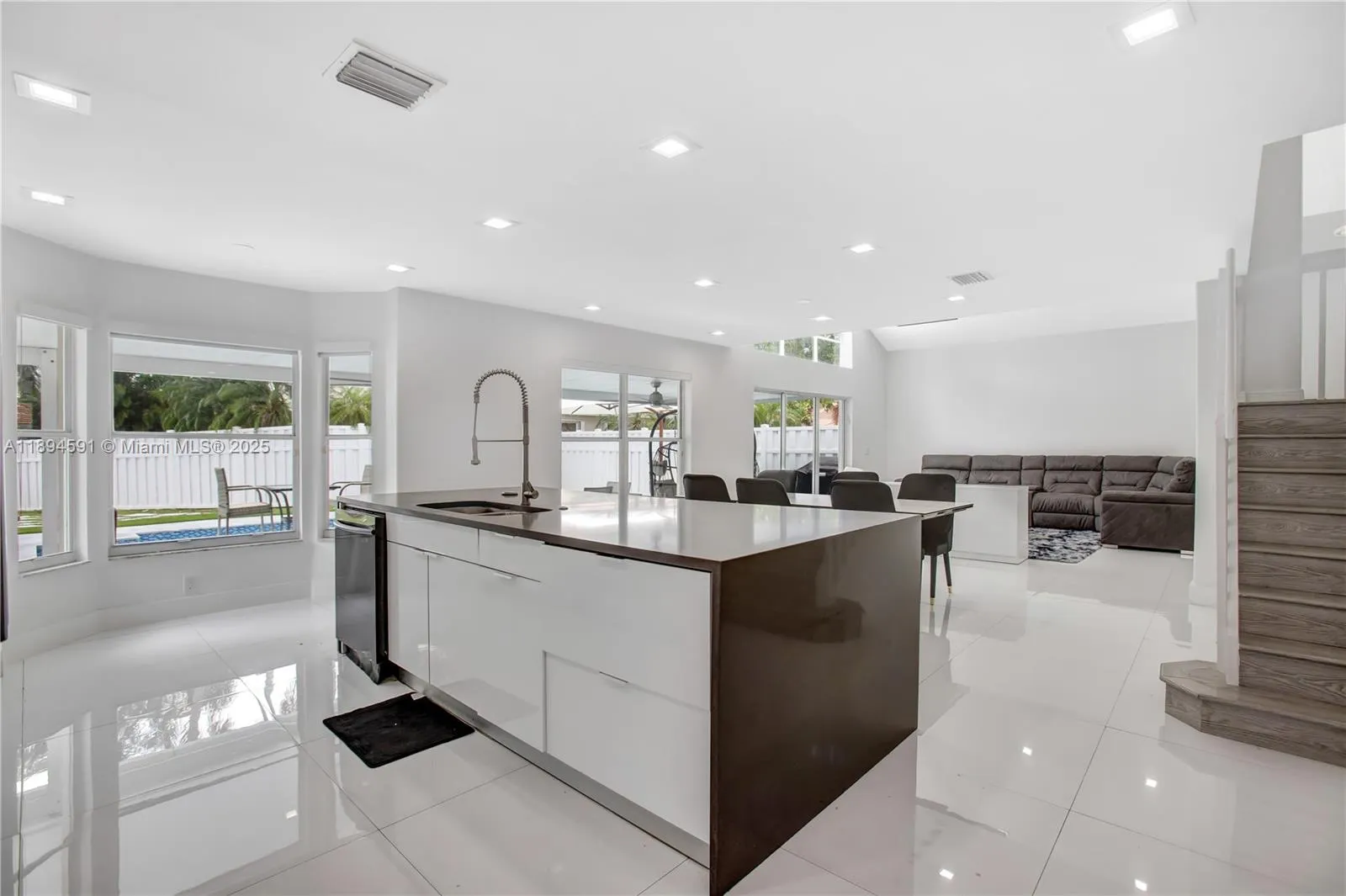3432 SW 49th St