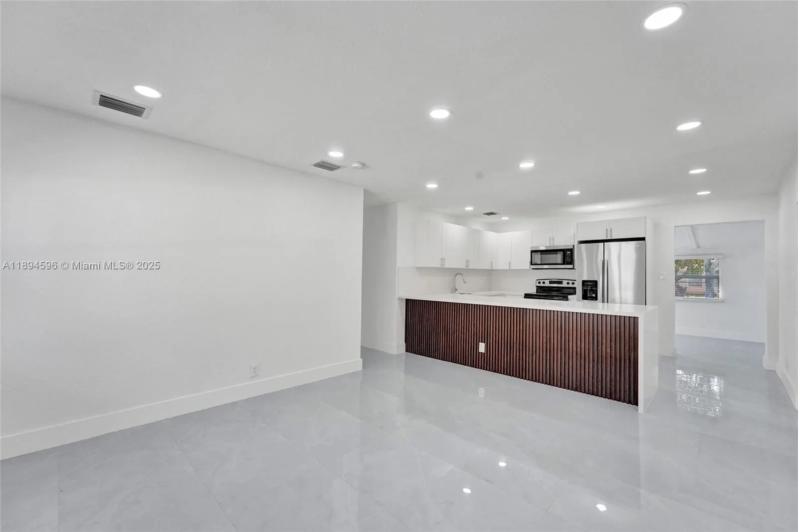 6930 SW 24th Ct