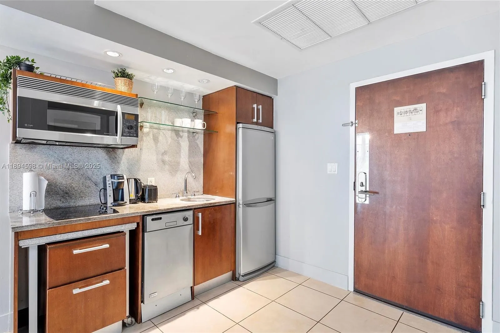 1036 Ocean Dr, #B205
