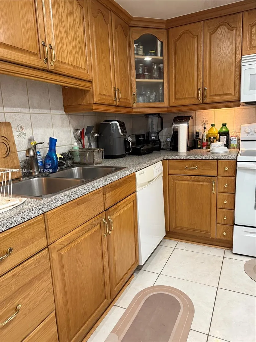 525 N Ocean Blvd, #920