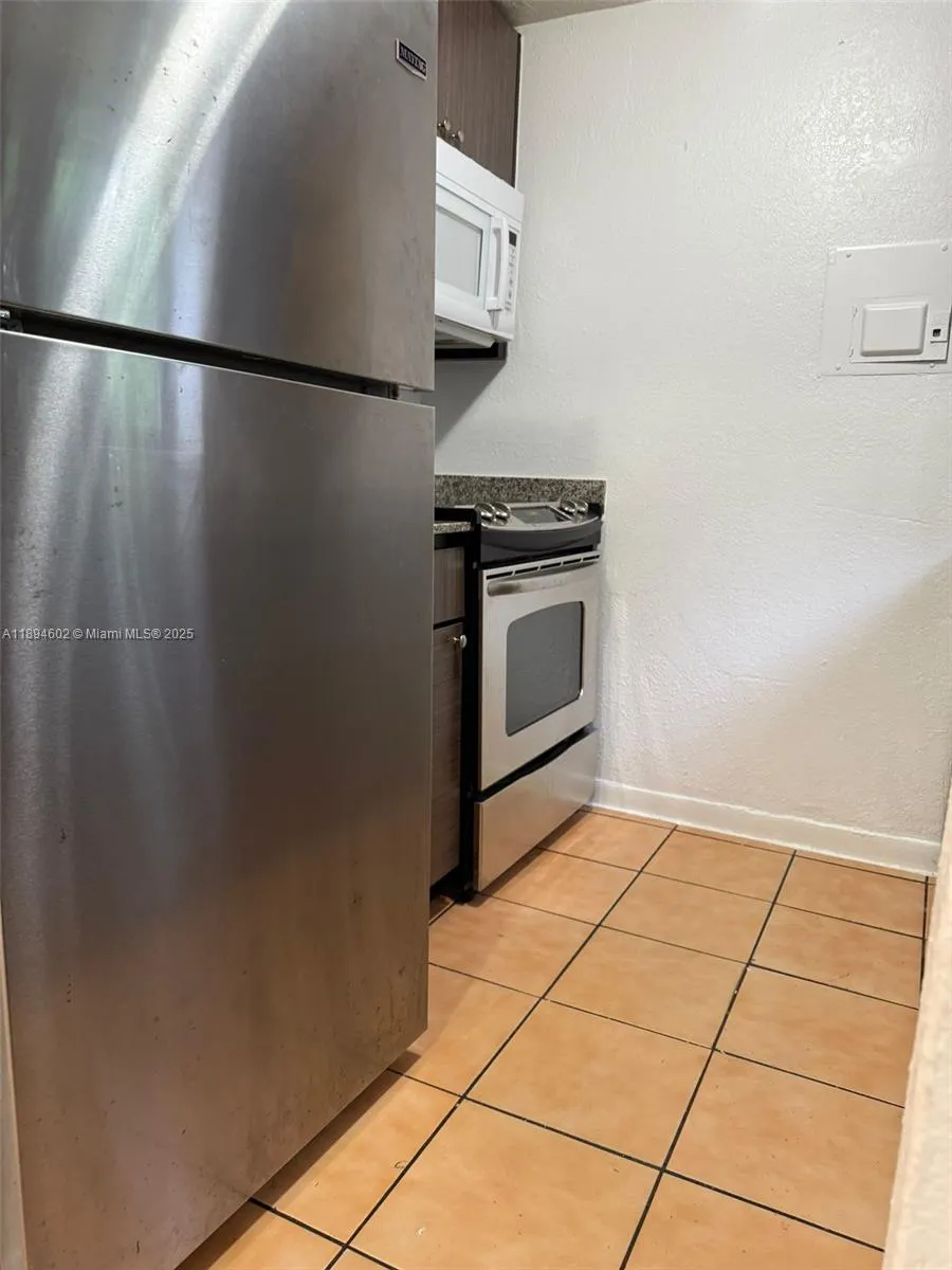 180 NE 71st St, #5