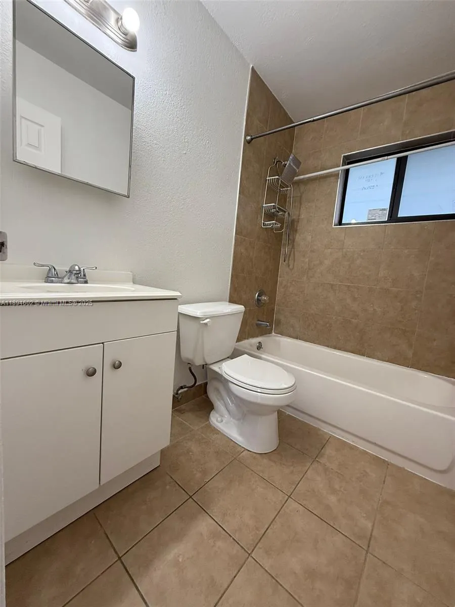 180 NE 71st St, #5