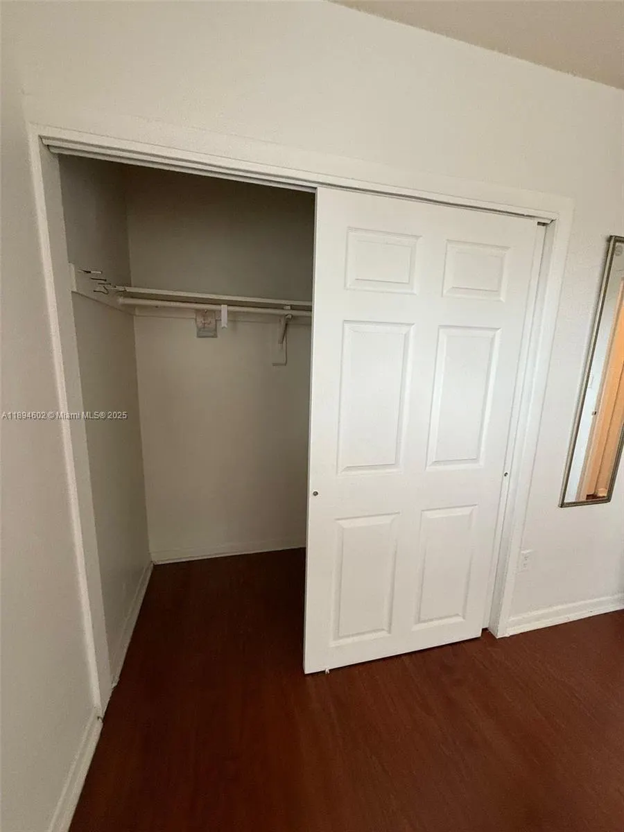 180 NE 71st St, #5