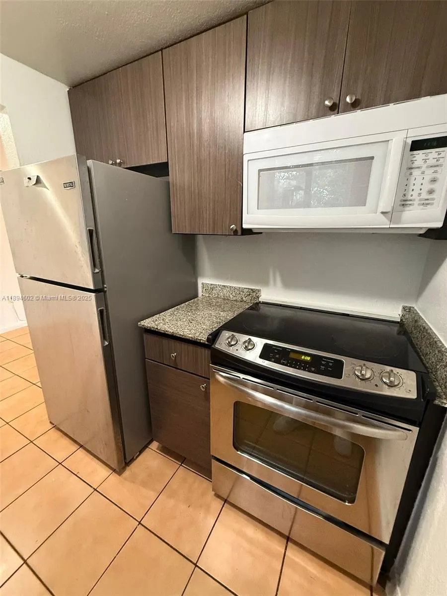 180 NE 71st St, #5