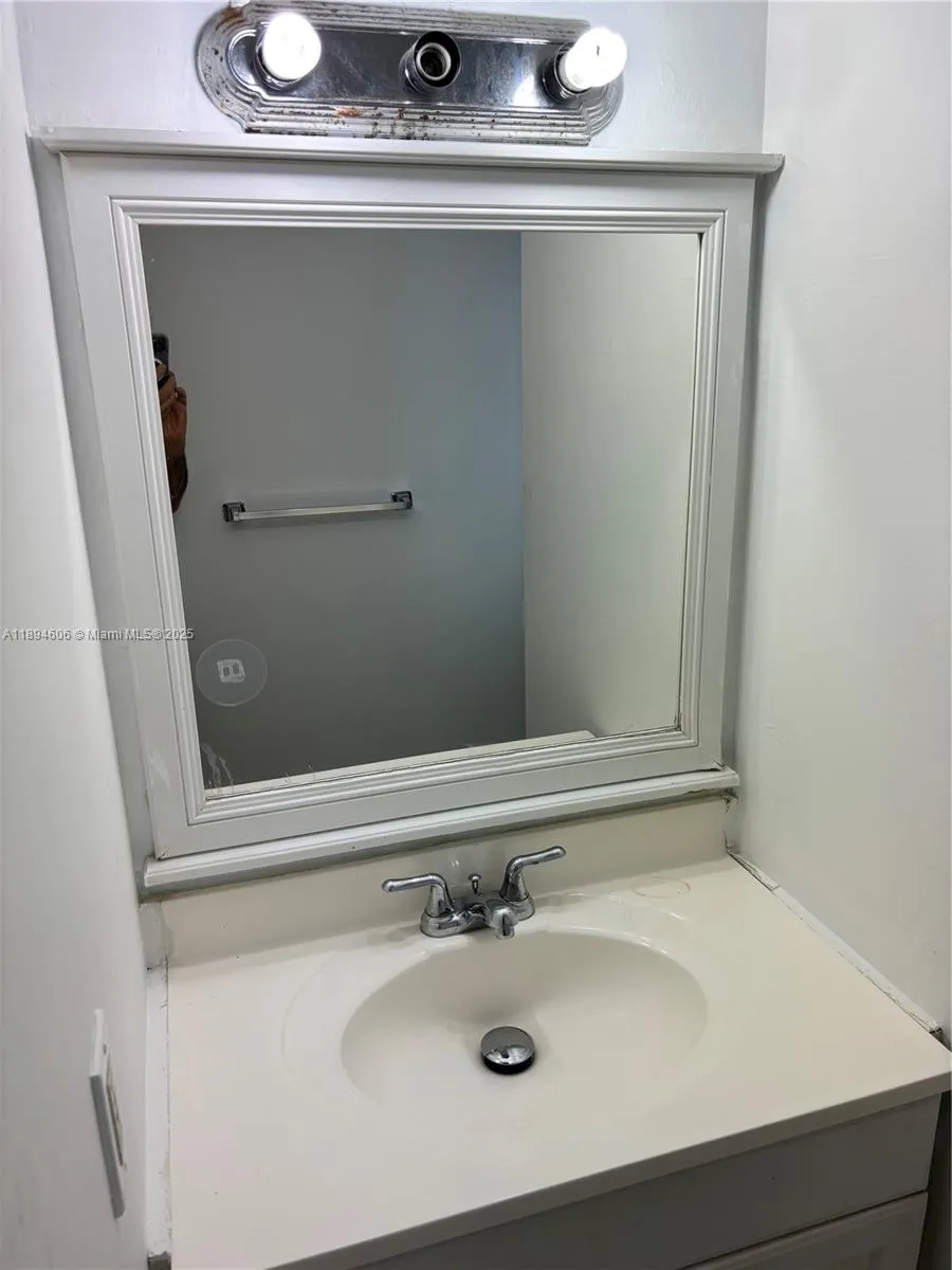 211 NE 8th Ave, #103