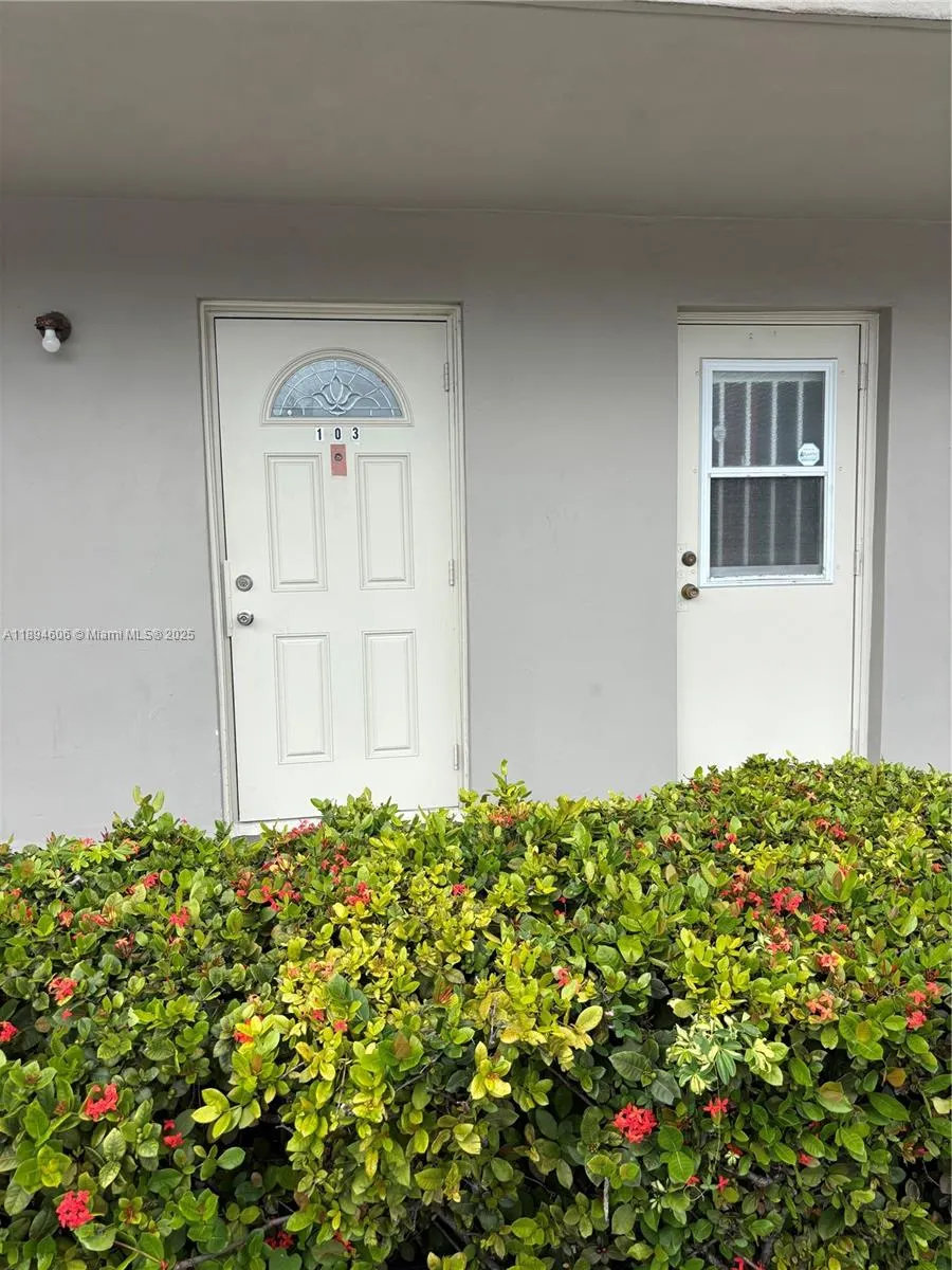 211 NE 8th Ave, #103
