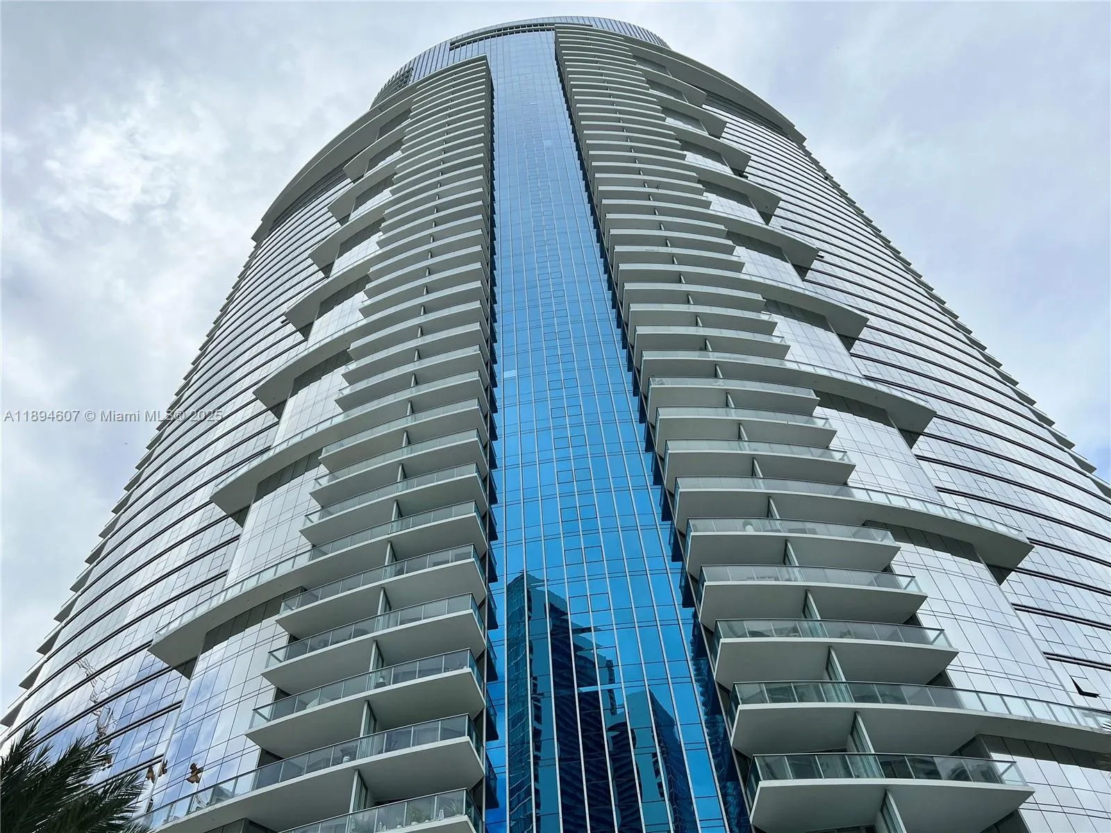 851 NE 1st Ave, #4101