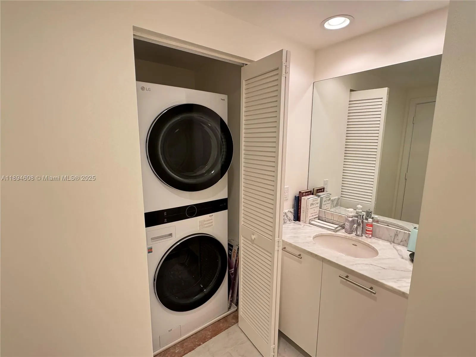 950 Brickell Bay Dr, #3610