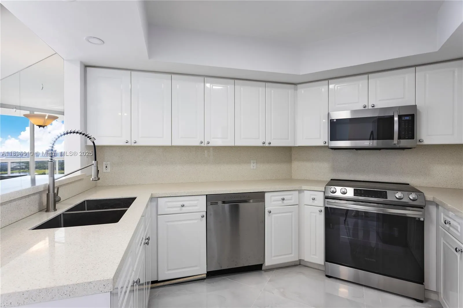 1800 Sunset Harbour Dr, #2215