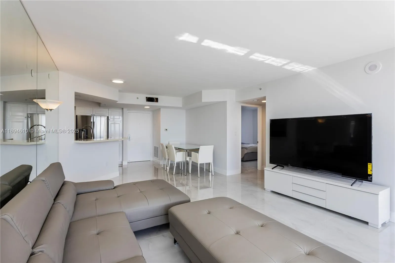 1800 Sunset Harbour Dr, #2215