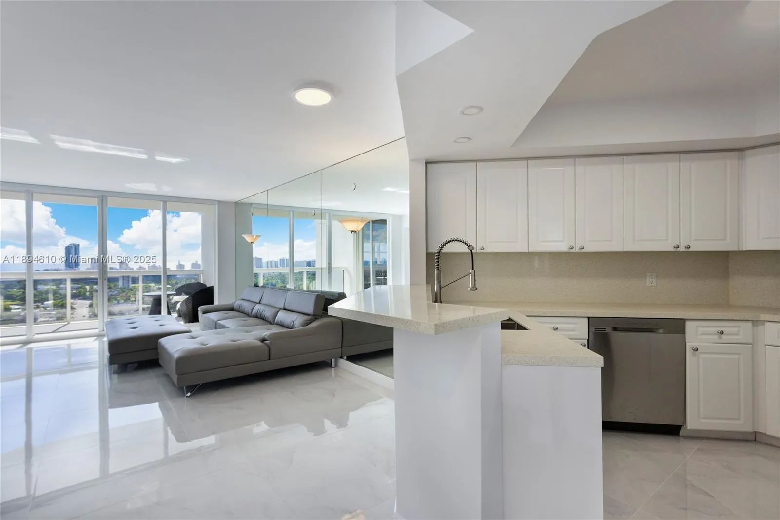 1800 Sunset Harbour Dr, #2215