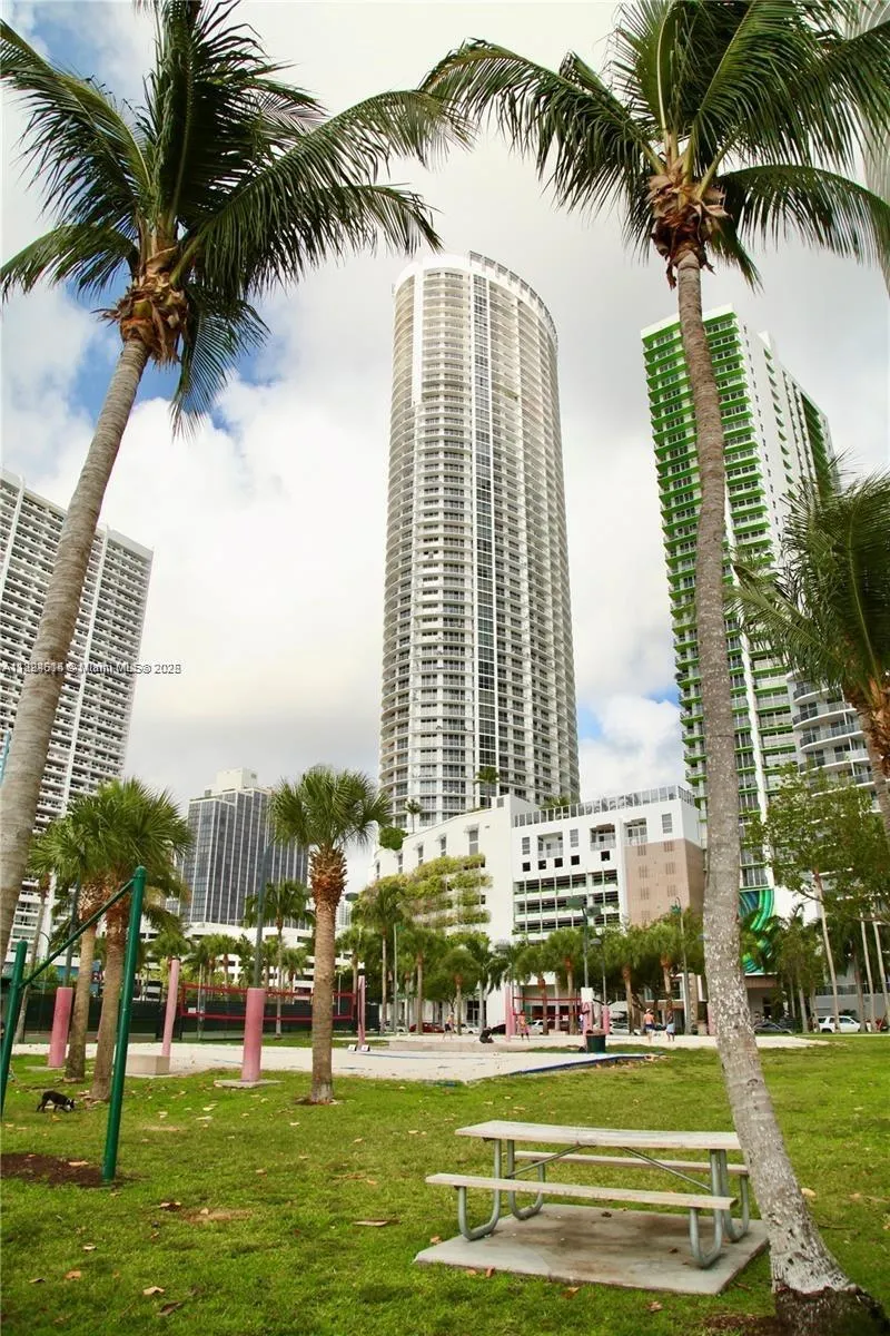 1750 N Bayshore Dr, #1605