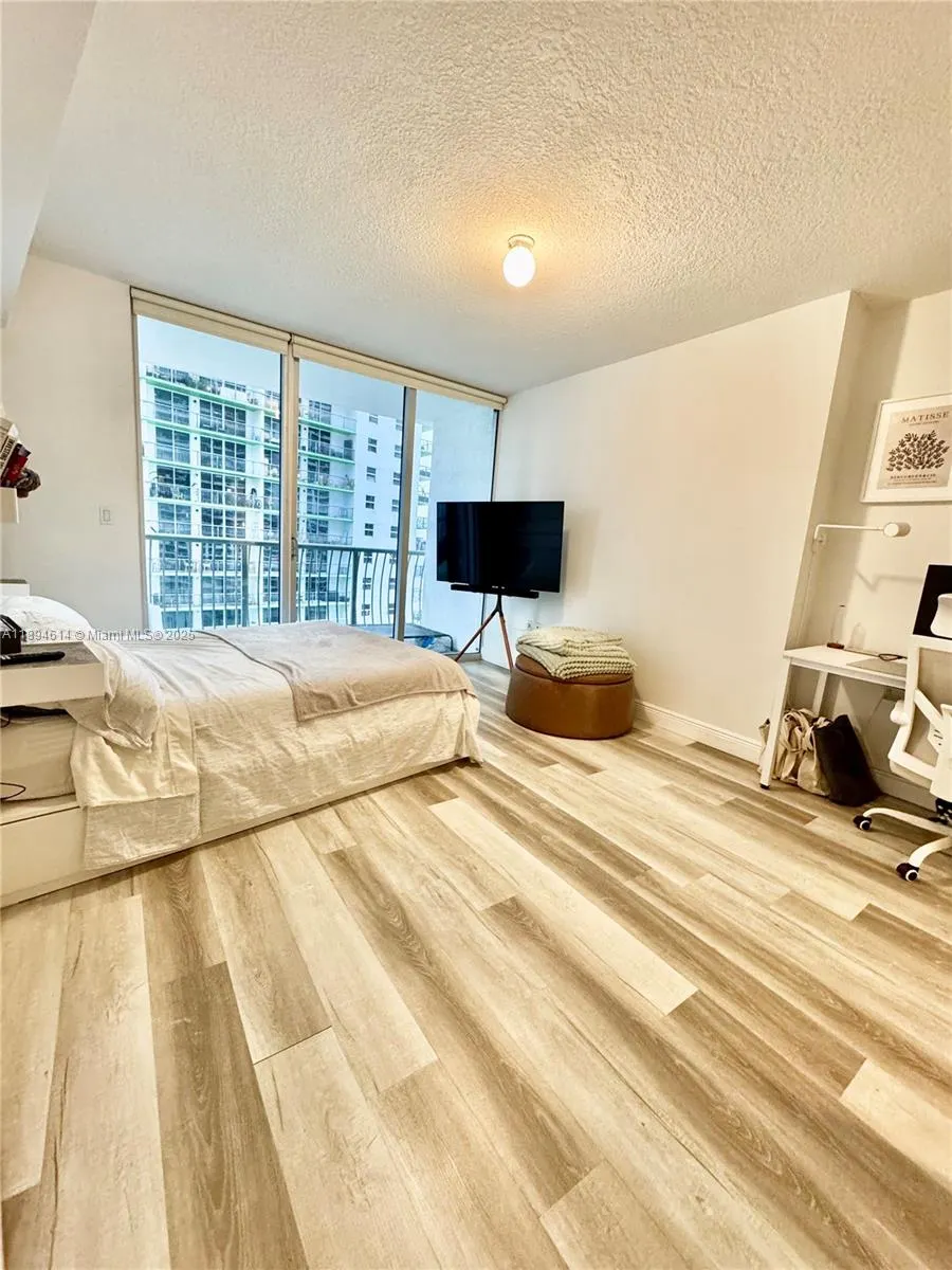 1750 N Bayshore Dr, #1605