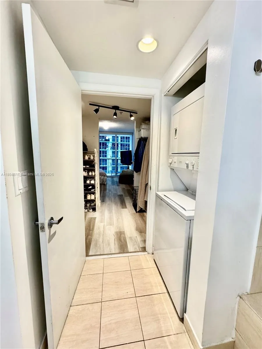 1750 N Bayshore Dr, #1605