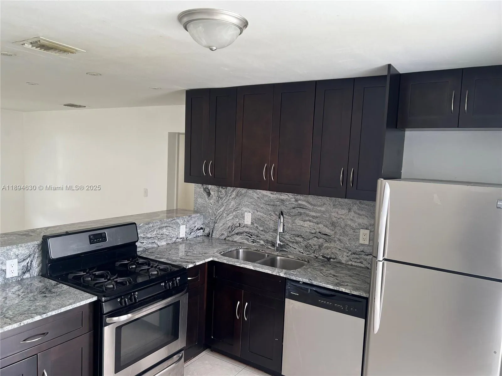 520 SW 10th St, #1-2