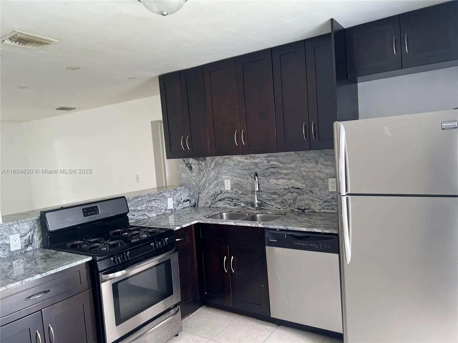 520 SW 10th St, #1-2