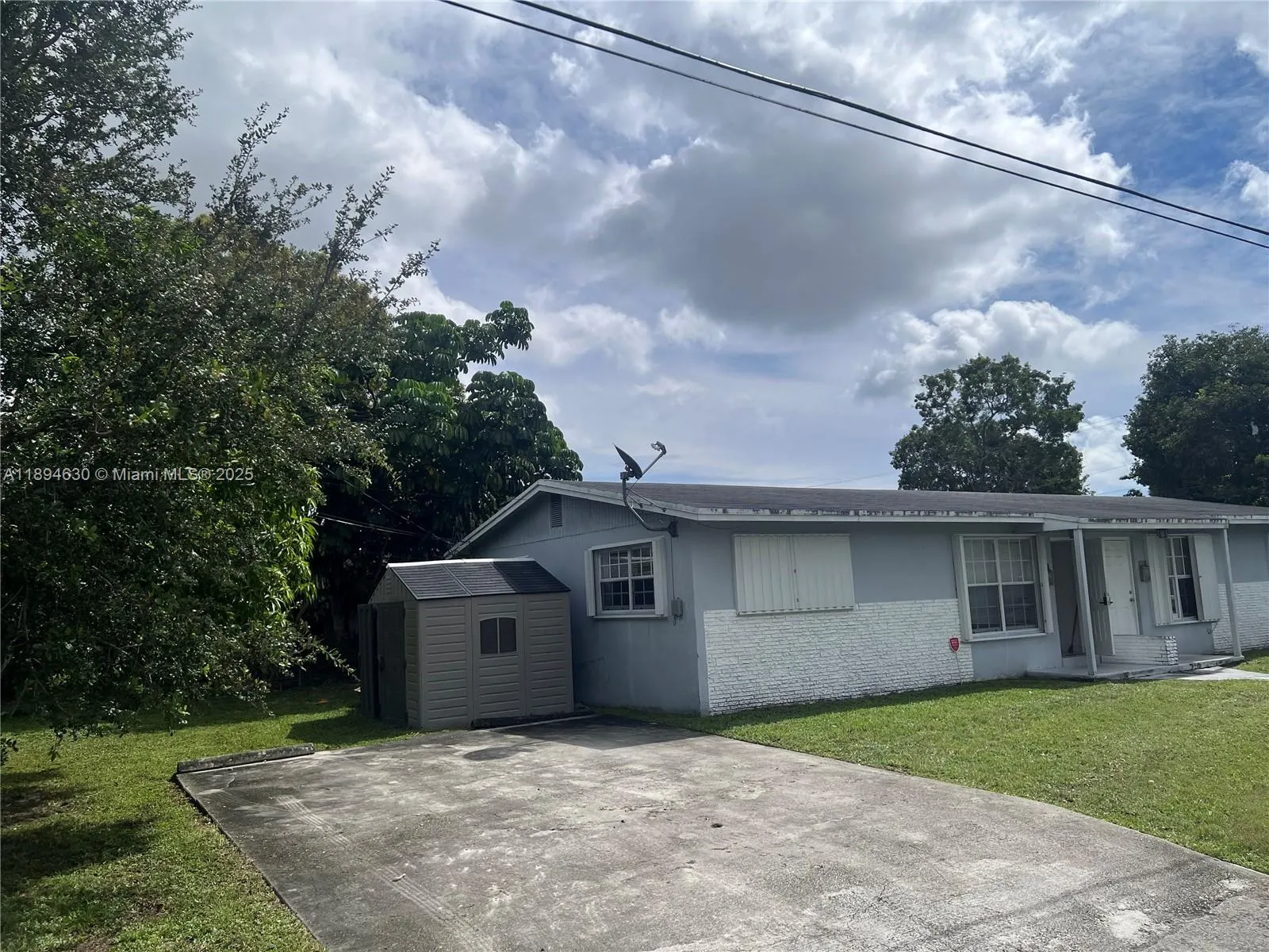 520 SW 10th St, #1-2