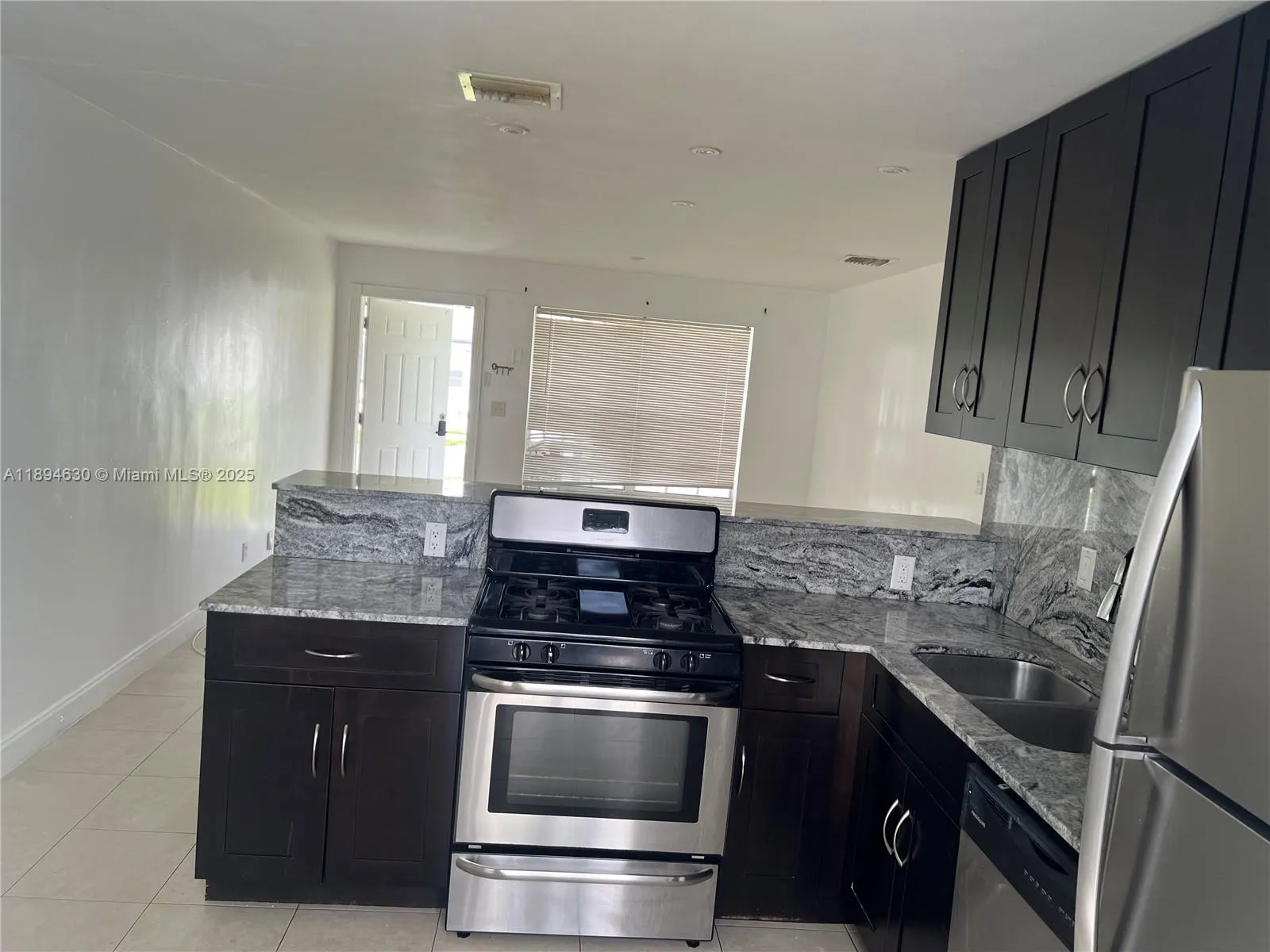 520 SW 10th St, #1-2