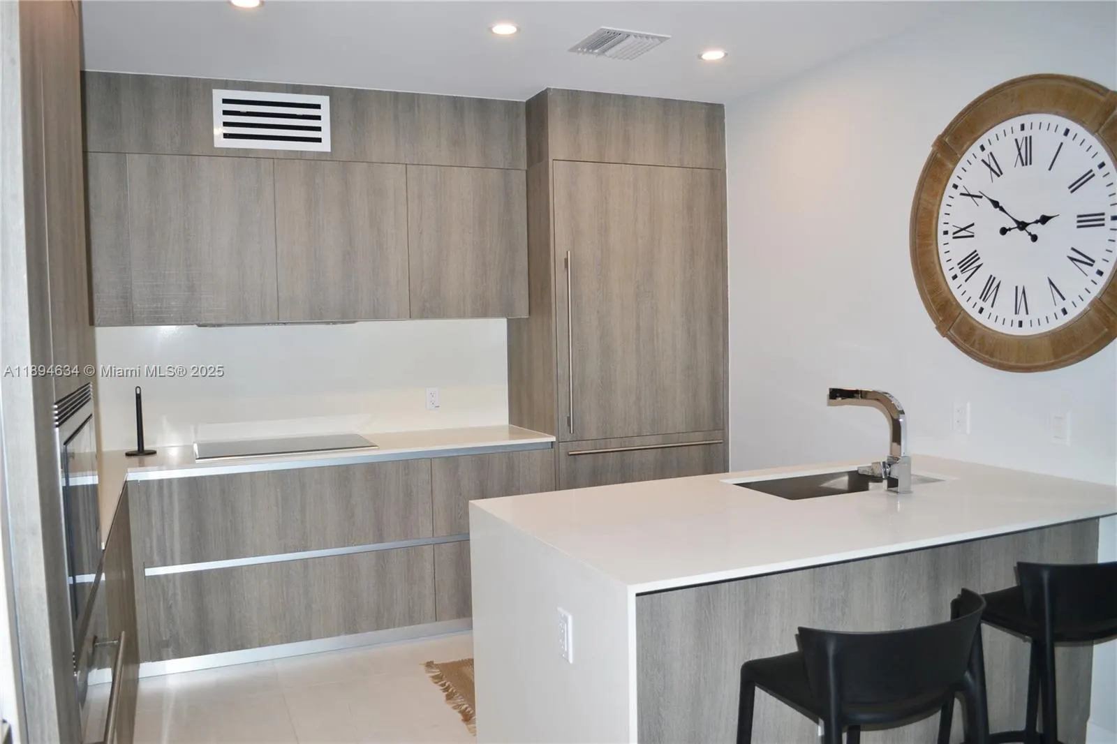 17550 Collins Ave, #703