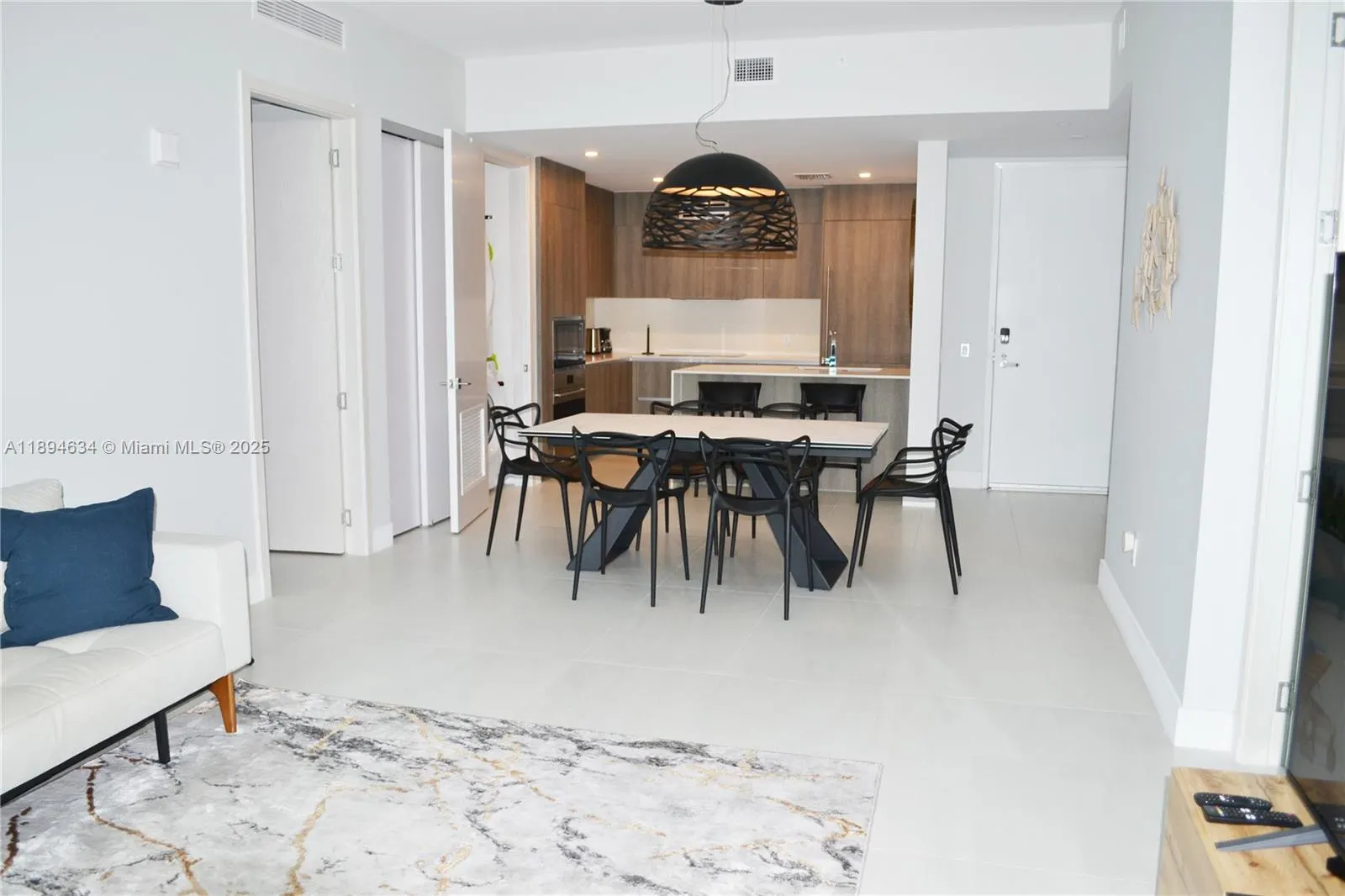 17550 Collins Ave, #703