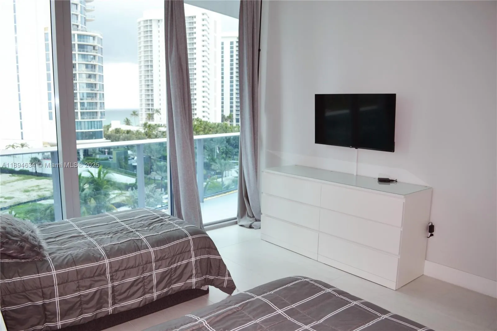 17550 Collins Ave, #703