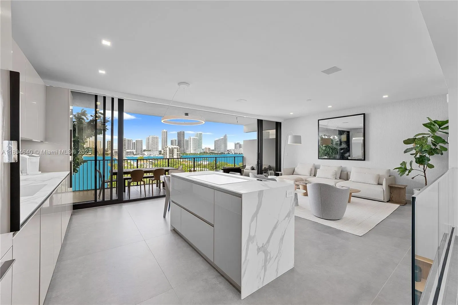 1000 Venetian Way, #1006