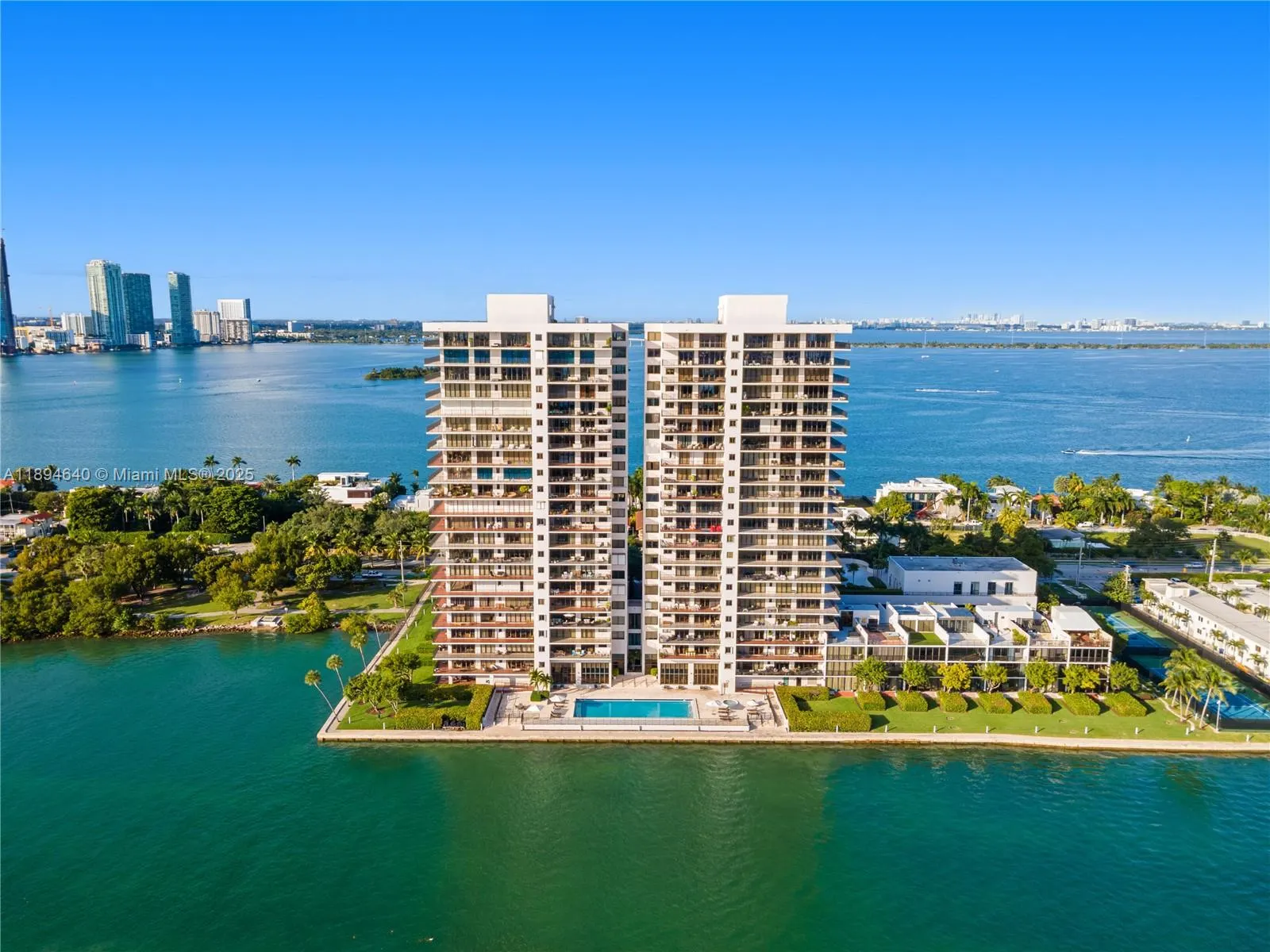 1000 Venetian Way, #1006