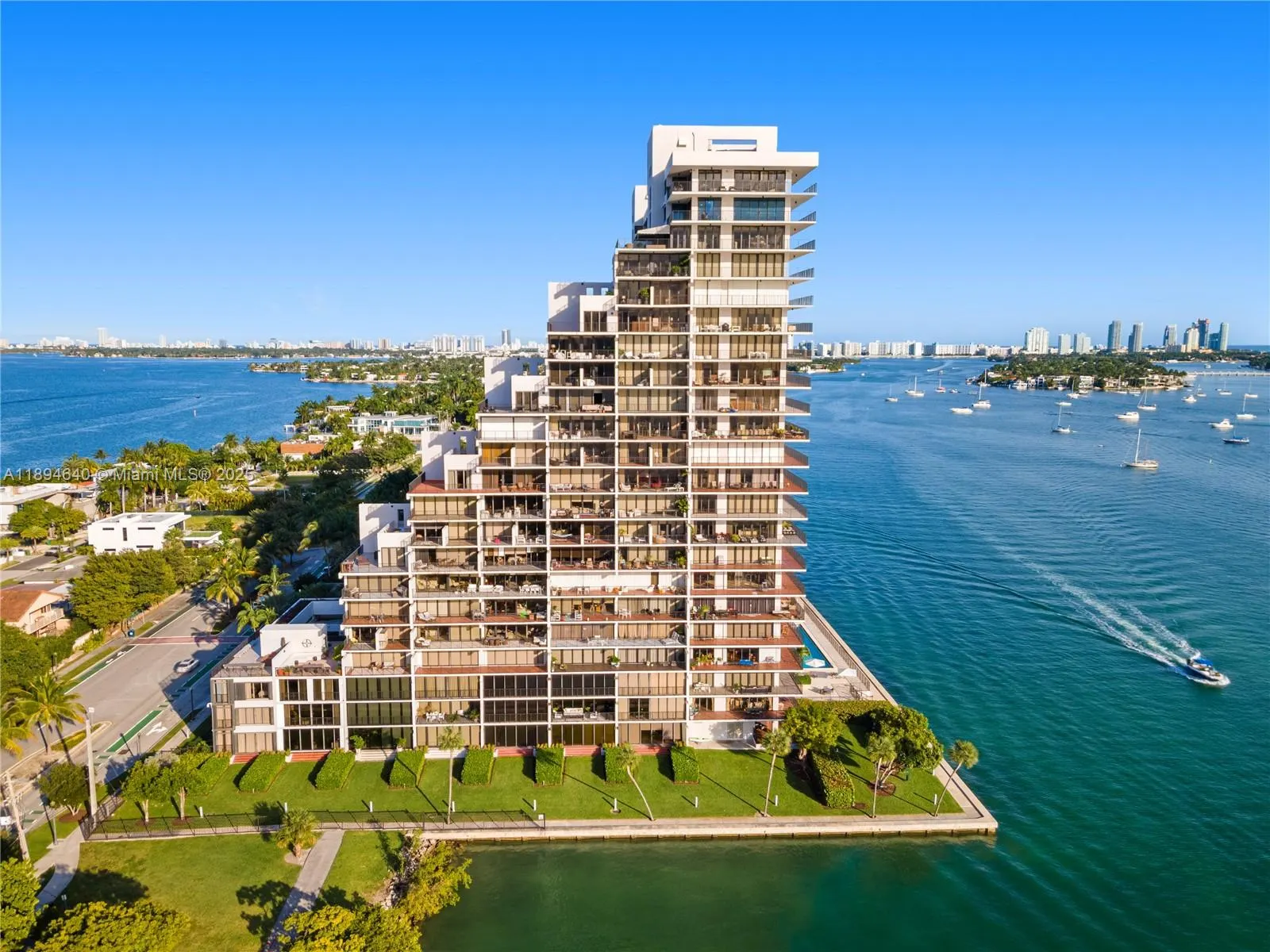 1000 Venetian Way, #1006